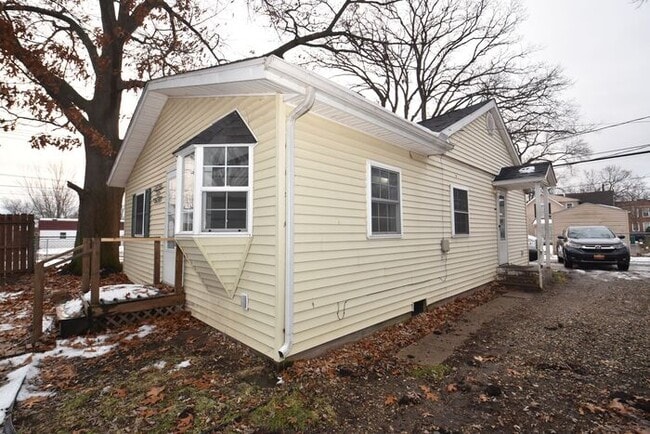 Photo - MIshawaka near Universities and shopping