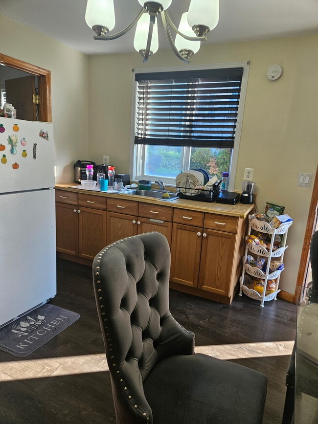 162 MacArthur Ave Unit 2 Room Studio