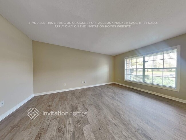 Photo - 1411 Prince Philip Dr