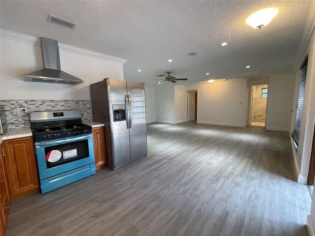 Photo - 641 SW 8th Ave Unidad Front