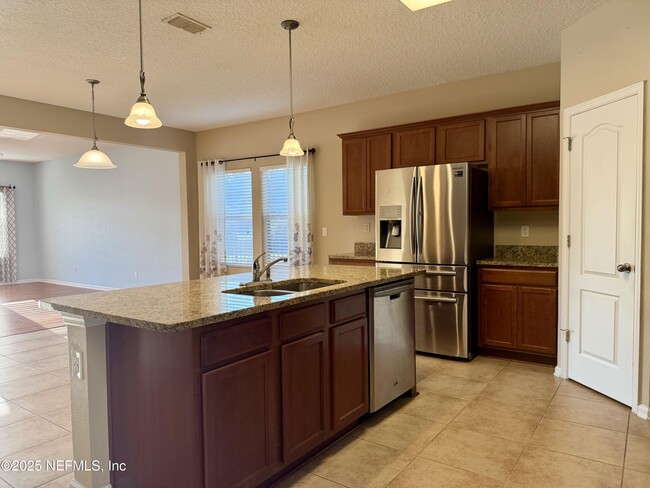 Photo - 786 Mosswood Chase