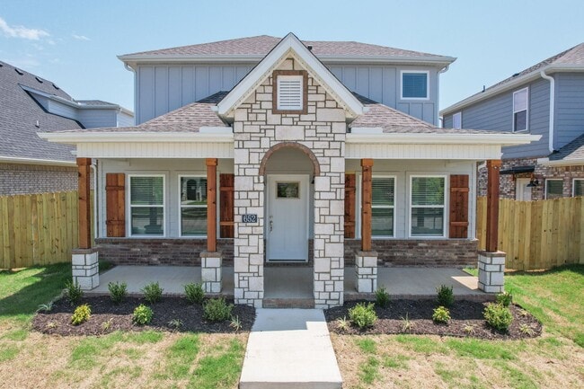 Building Photo - 4 bedroom 3.5 bath home!