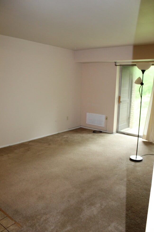 Building Photo - Secluded One Bedroom Condo in Twin Oaks Co...