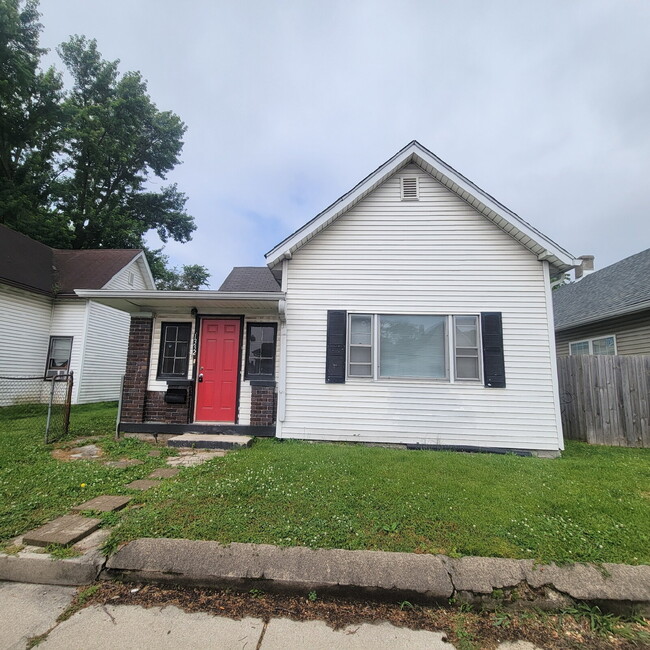 Building Photo - Southwest Indy 3BR/2BA House near Zoo! Massive Garage!