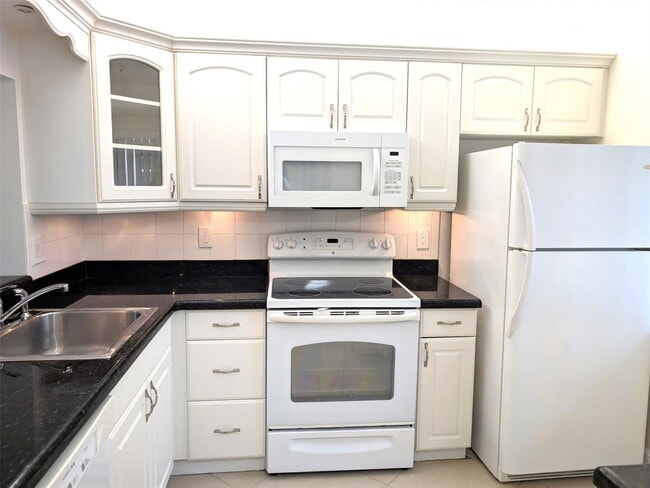 Building Photo - 6550 Somerset Dr Unit 104A
