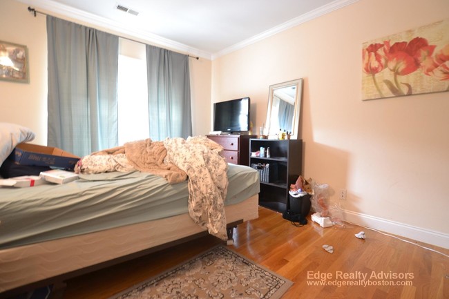 Photo - 176 Newton St Apartments Unit 3