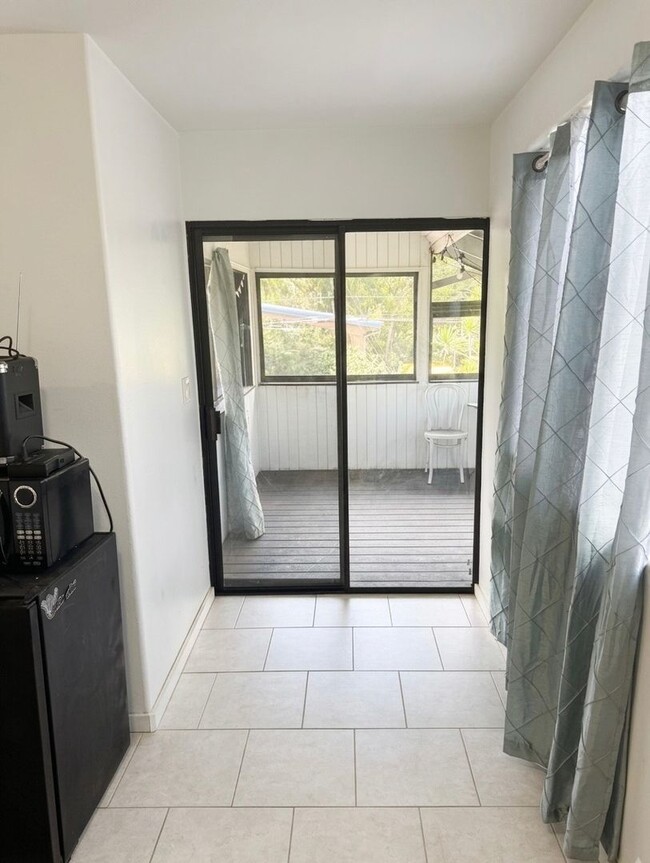 Photo - 3 Kaalalo Pl Unit 1 Bedroom (Upstairs)
