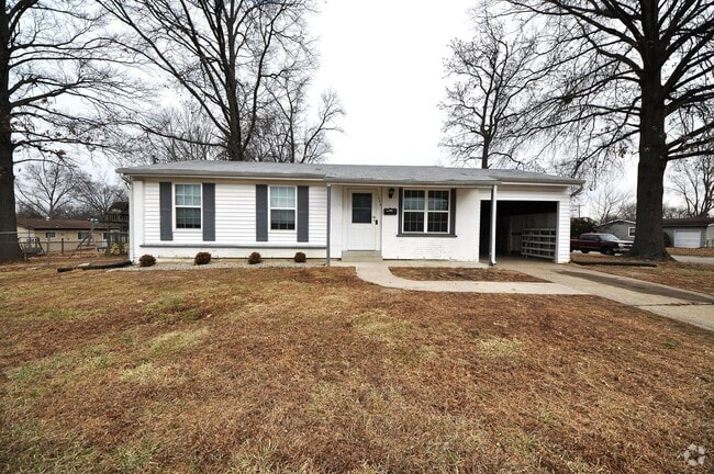 Building Photo - Freshly updated 3 Bedroom Home with a Full...