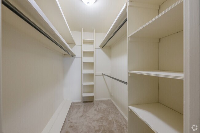1 BR, 1 BA - 850 SF