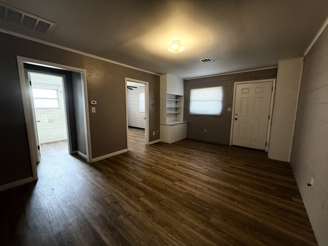 Photo - 322 W Mathews Ave