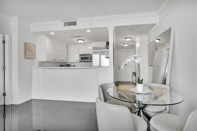 Photo - 3350 SW 27th Ave Unidad 2104