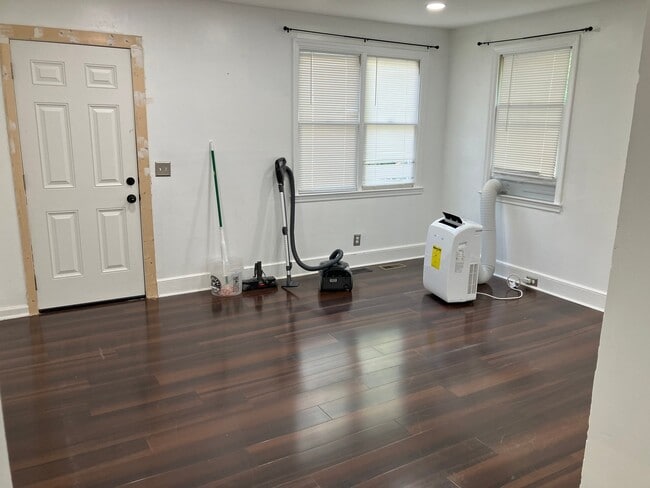 Photo - 203 Branham St