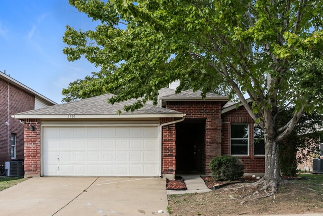 Building Photo - 1901 Lariat Dr Rental