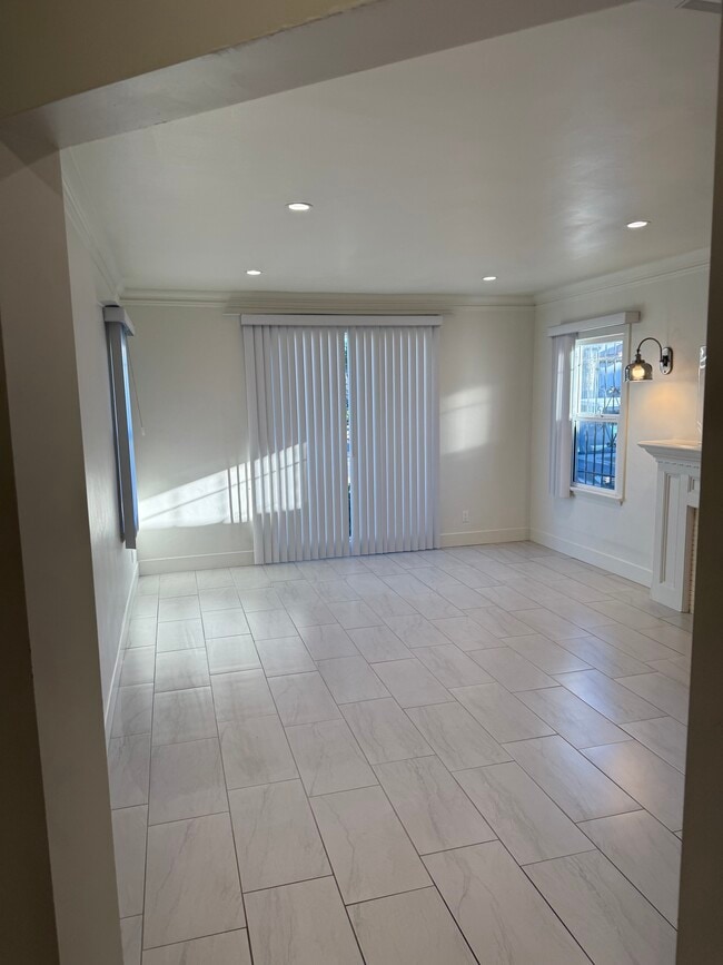 Photo - 1067 W 83rd St
