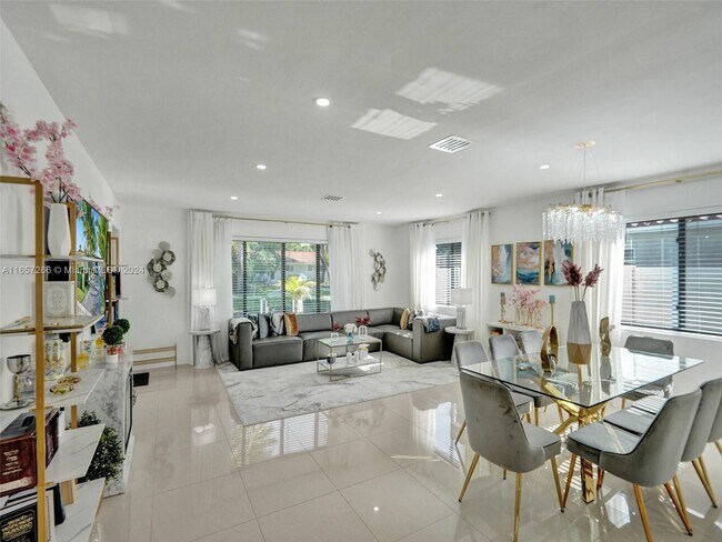 Photo - 1139 Lincoln St