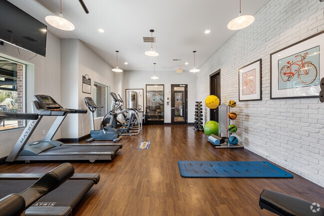 Casanas Village - Centro de Fitness - Casanas Village At Frenchtown Square