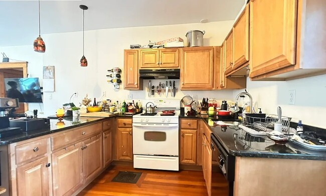 Photo - 286 Beacon St Condominio Unidad B