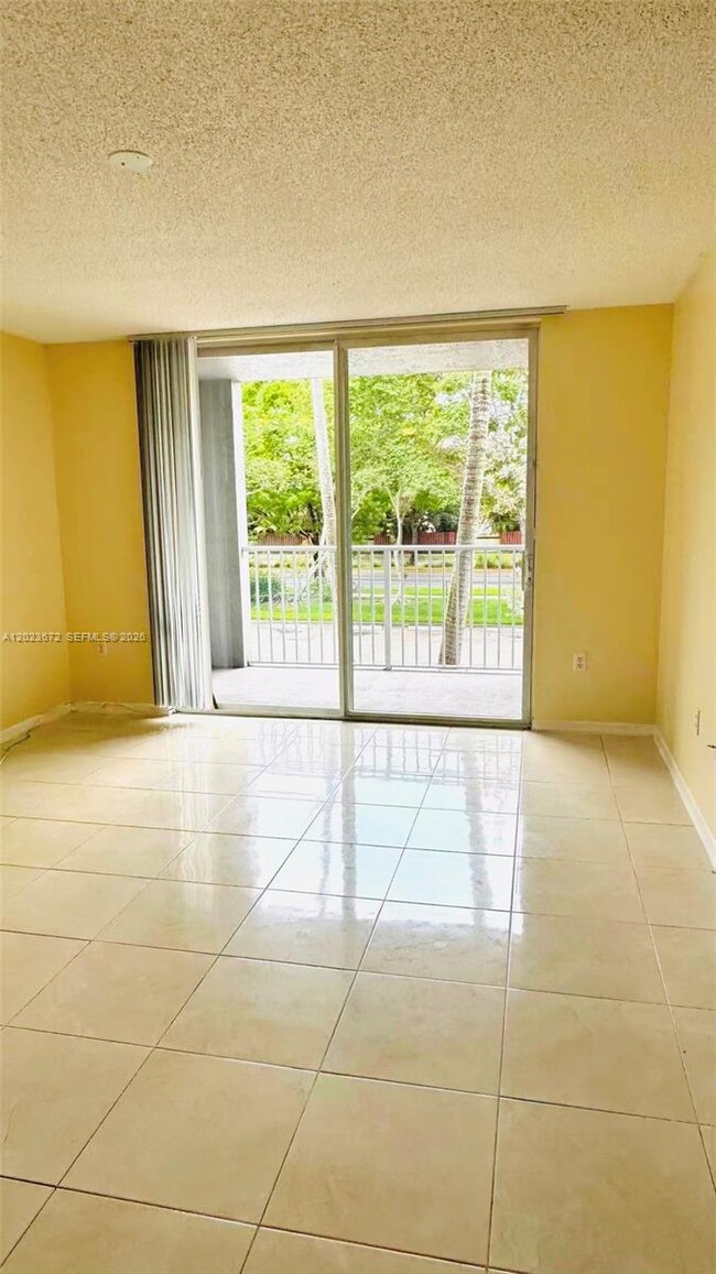 Photo - 631 SW 111th Ln Unidad 205