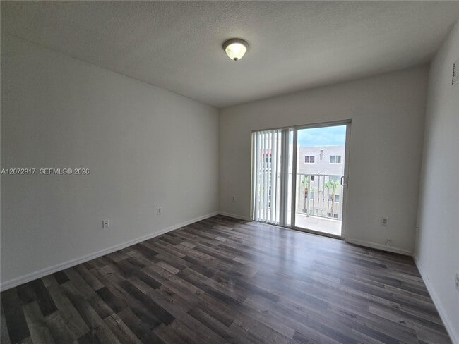 Photo - 11060 SW 196th St Unit 413