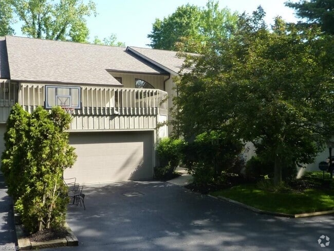 Building Photo - Solon 4 Bedroom Rental