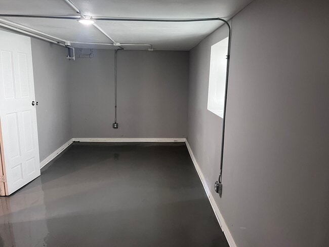 Nice size bedroom - 10109 S Prospect Ave Unit Garden