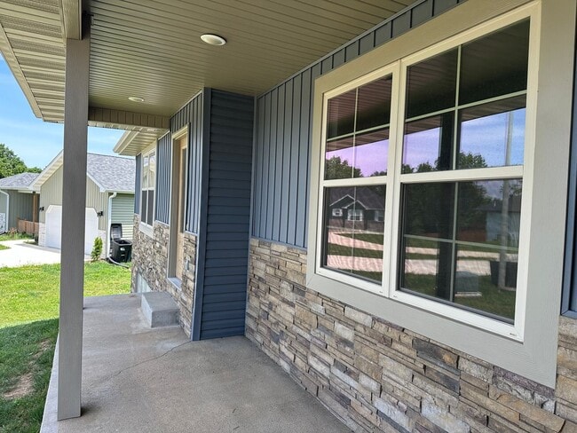 Photo - Now Accepting Applications – 5 BED 3 BATH | Summit Pass Subdivision | Waynesville School District