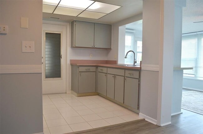 Photo - 9632 42nd St N