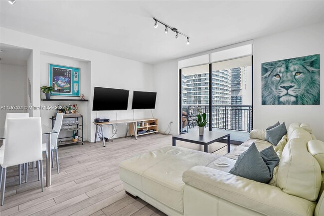 Building Photo - 999 SW 1st Ave Rental