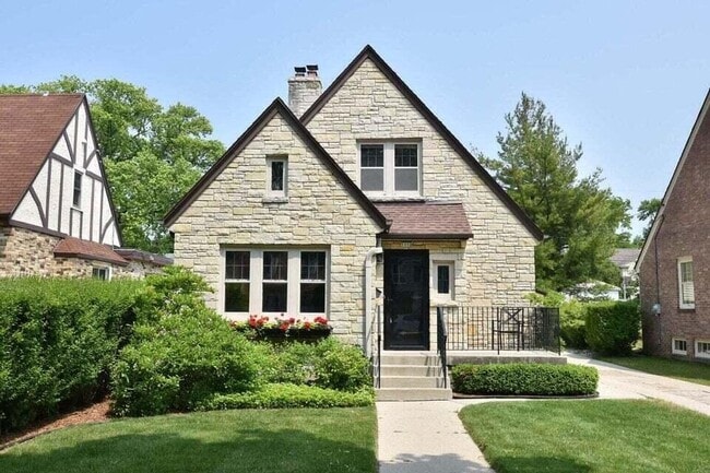 Building Photo - 5352 N Kent Ave