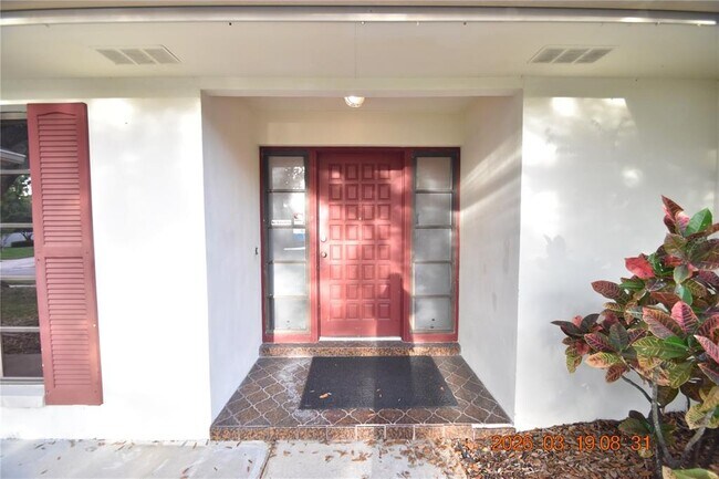 Photo - 2562 Redwood Way