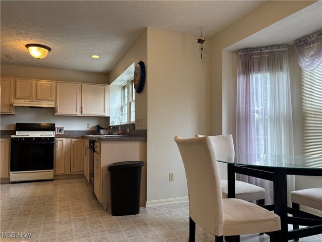 Photo - 1944 E 82nd St