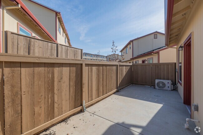 1BR, 1BA - 580 SF - Backyard