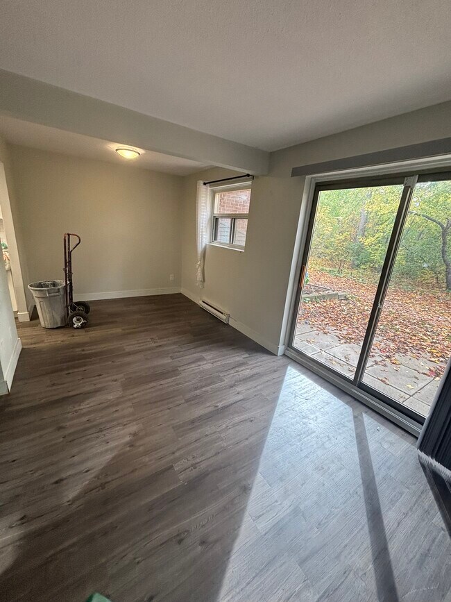 Photo - 499 Albert St Unit 4