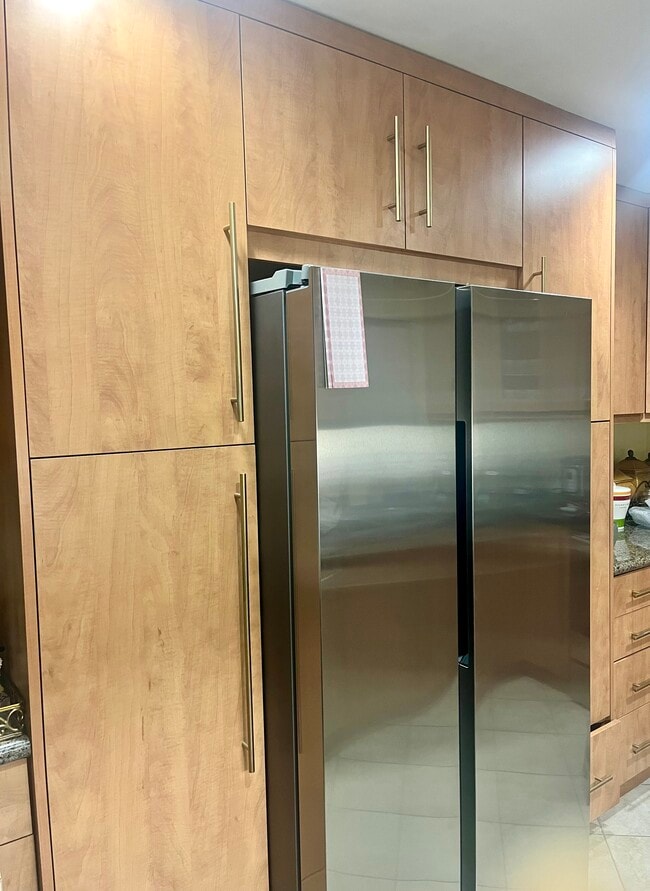 kitchen cabinets - 2940 N Verdugo Rd Unit 310