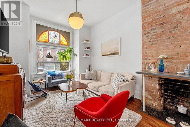 Photo - 261 Ossington Ave