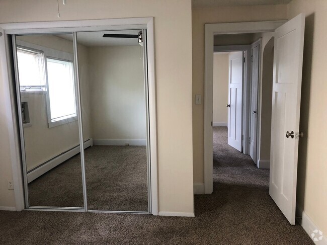 Building Photo - 4632-4632 1/2 Duplex Unit 4632 Lower Rental