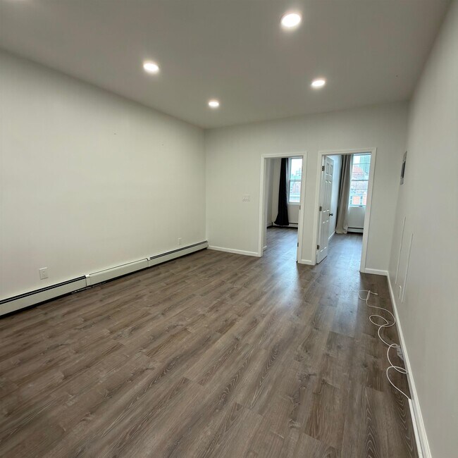 Photo - 737 Montgomery St Unit 3