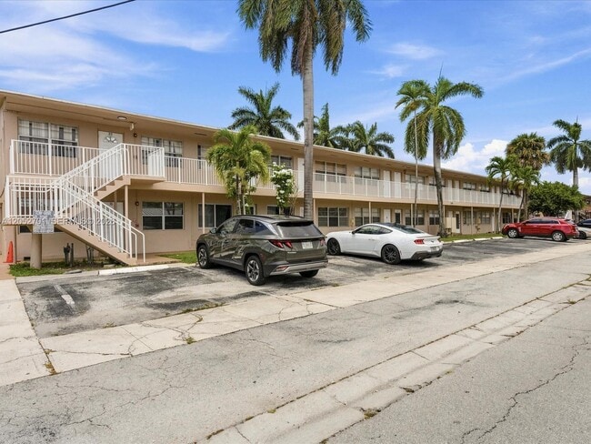 Building Photo - 230 SW 11th Ave Unit 8