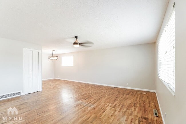 Photo - 381 Marquette Dr