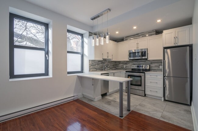 Building Photo - 2050 Av. Claremont Unit 20