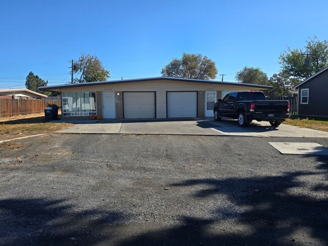 Photo - 2 Bedroom Duplex Apartment Available in August 2026 ! Unit 1635 W Pheasant St