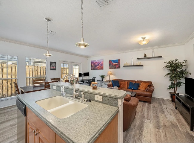 Photo - 402 S Willow Ave