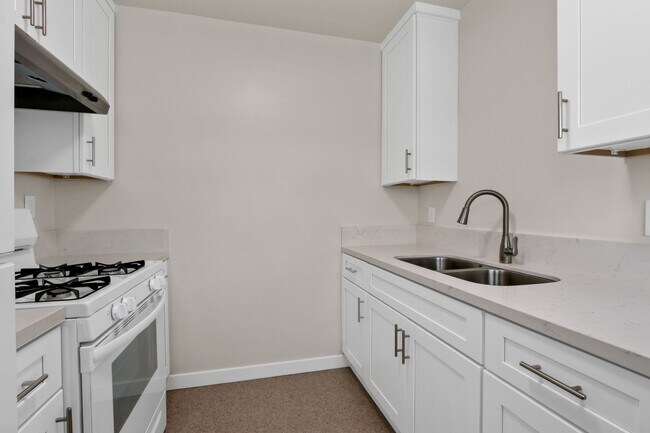 Photo - 10900 Santa Monica Blvd, prime Westwood!