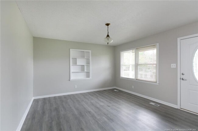 Photo - 304 Longhorn Dr