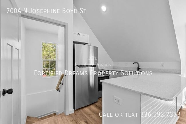 Photo - 700 N Josephine Boyd St