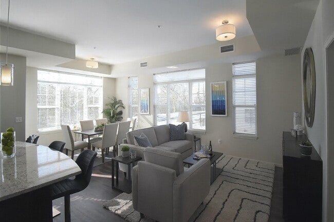 Oaks of Shorewood Apartments