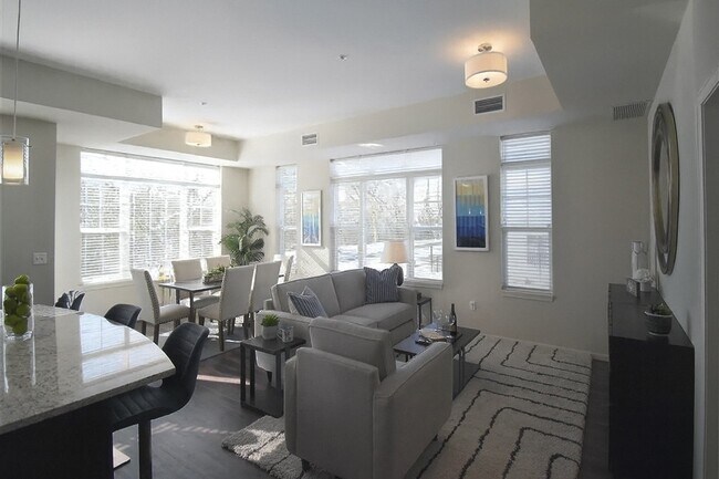 Photo - Oaks of Shorewood Apartments