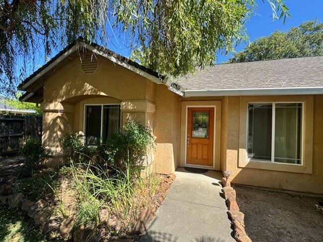 Building Photo - Beautiful South Redding Home
