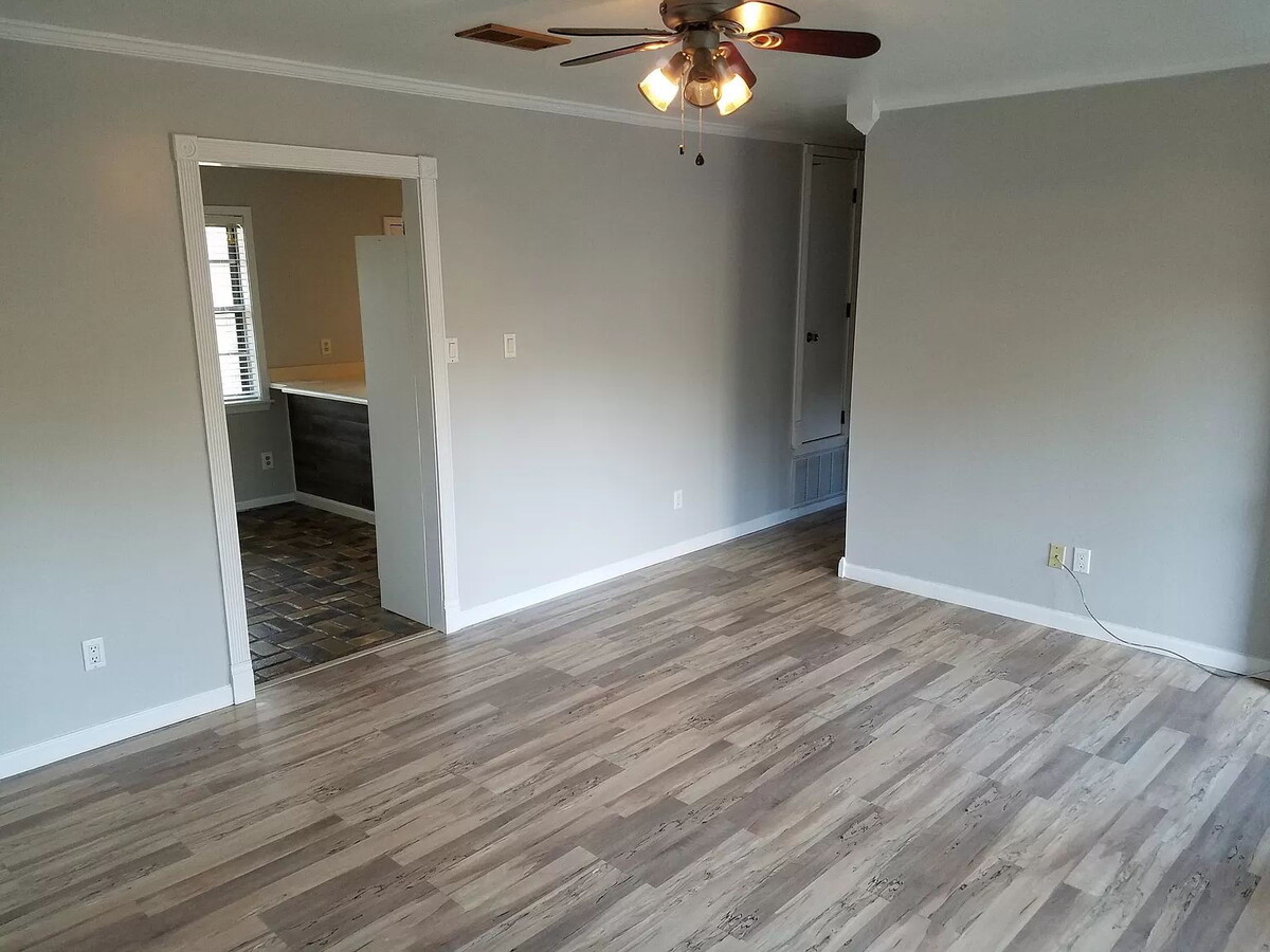 Photo - 3/2 in darling area of Ocean Springs