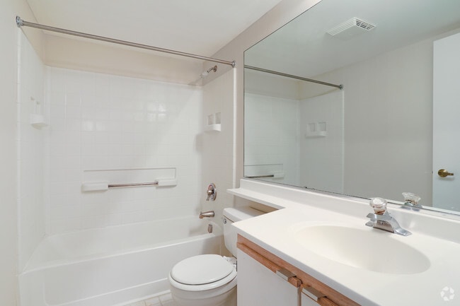 2 BR, 2 BA - Bathroom